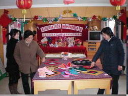 编织绚丽人生 花木街道由由二居委手工艺品展示活动圆满举行
